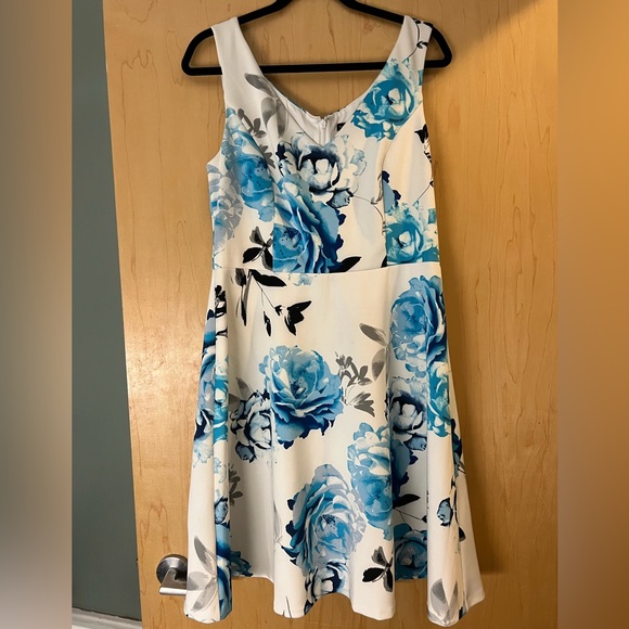 White House Black Market Dresses & Skirts - WHITE HOUSE BLACK MARKET - Floral Printed Formal Midi Dress (white/blue/silver)